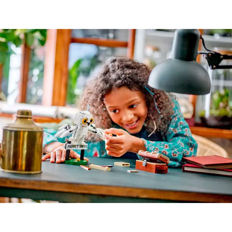 lego-harry-potter-hedwig-no-4-privet-drive-76425-sumtek