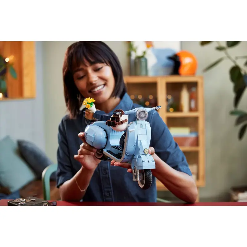 lego-icons-vespa-125-azul-10298-sumtek