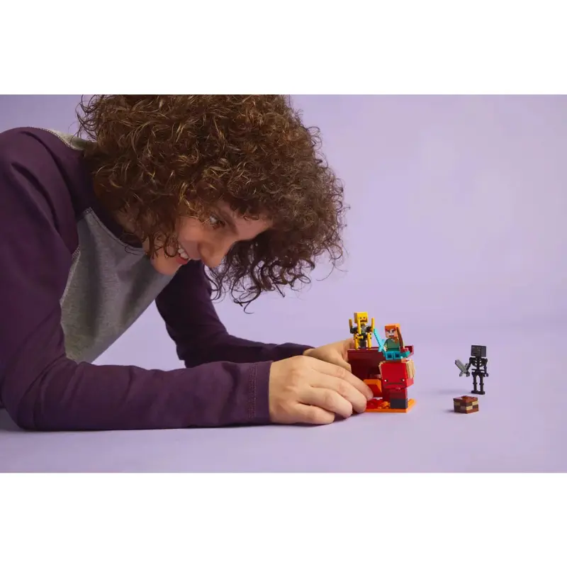 lego-minecraft-a-batalha-da-lava-do-nether-21266-sumtek