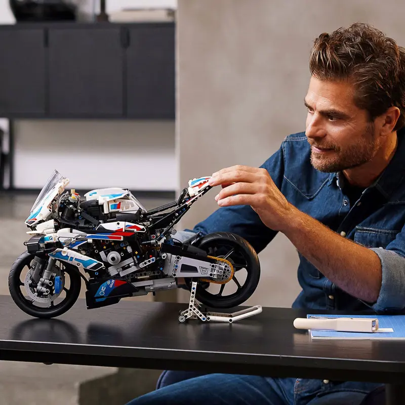 lego-technic-bmw-m-1000-rr-42130-sumtek