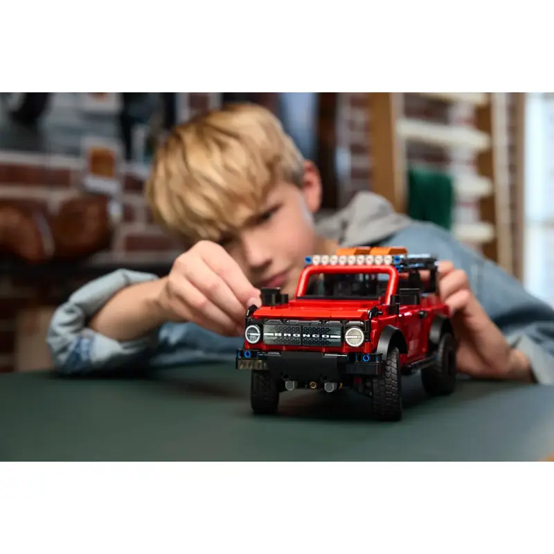 lego-technic-suv-ford-bronco-42213-sumtek