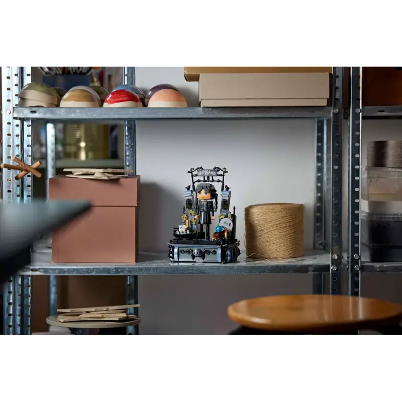 lego-wednesday-figura-de-wednesday-addams-76780-sumtek