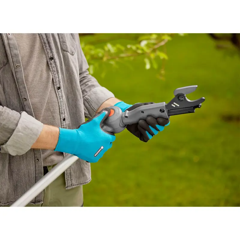 tesoura-de-poda-gardena-telescopica-highcut-25018v-sumtek